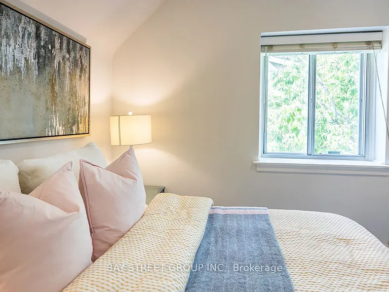 12 Craigmore Cres #MAIN FL — Photo 27