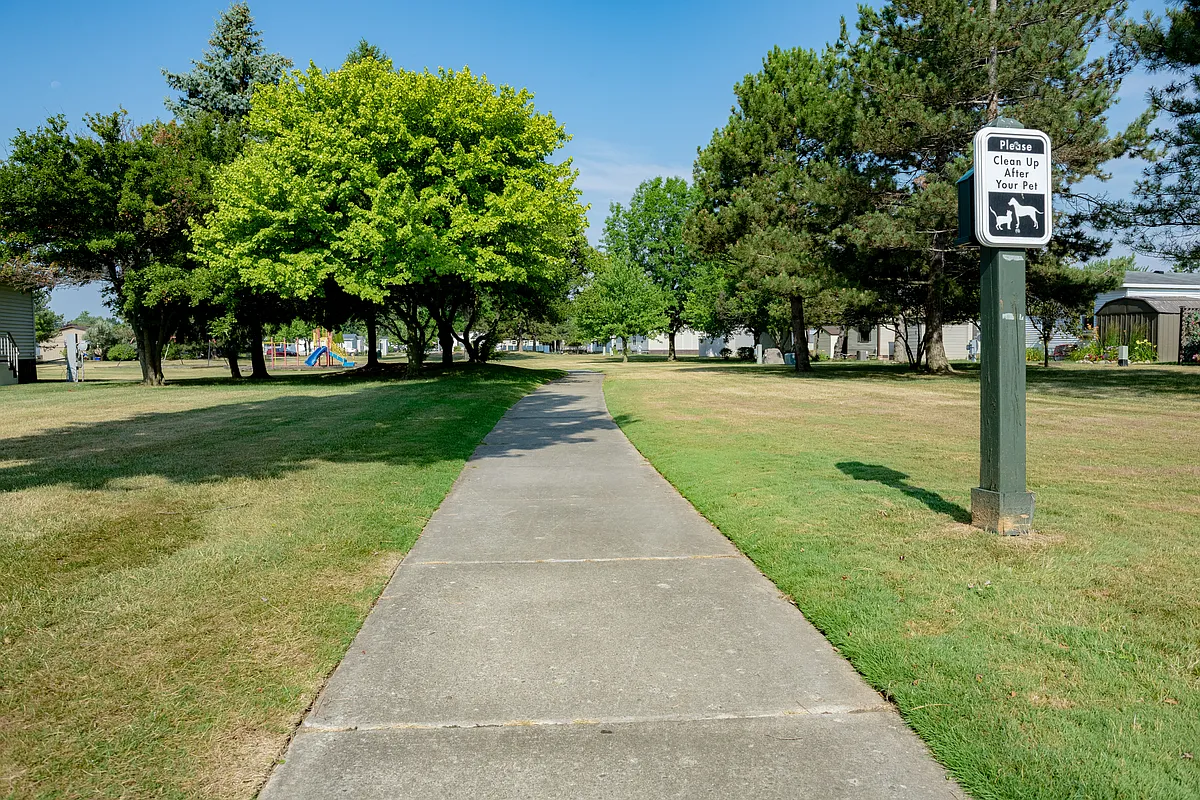 Building Photo - 13955 Bronte Dr N