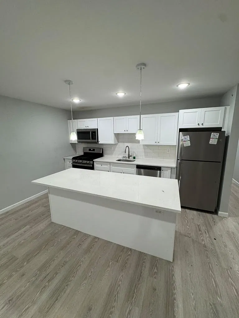 2 bed, $2,045 — Photo 2