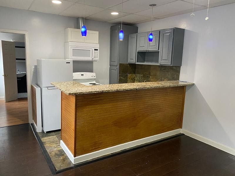 1st image of 511 W Girard Ave #1