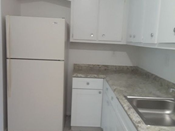 4th image of 631 NW 177th St APT 105