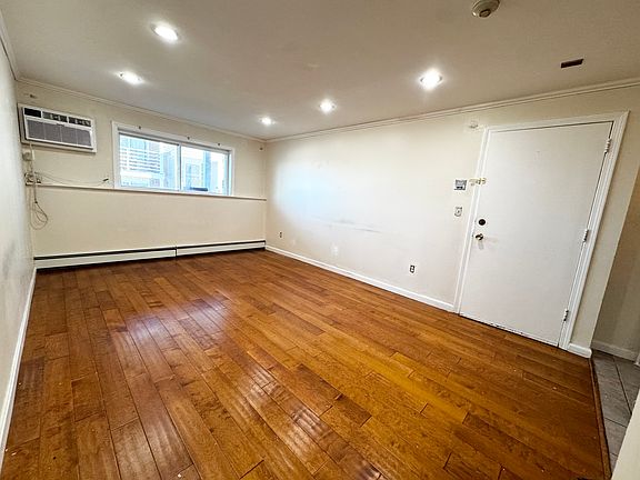 4th image of 145 Essex Ave APT 407