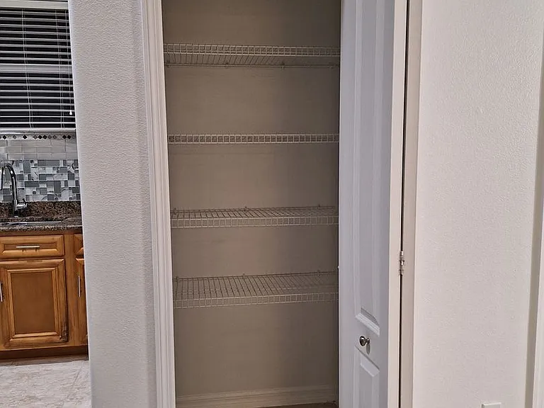 1017 Priory Cir — Photo 23