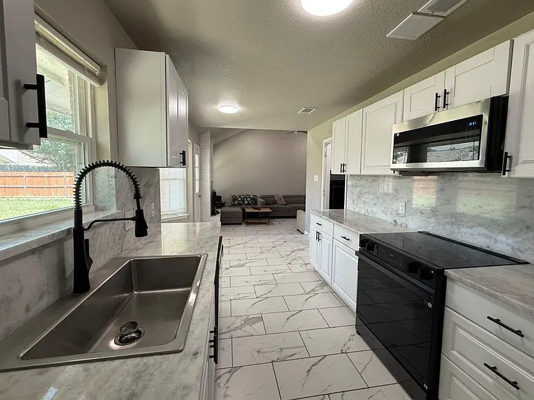 109 Colony Dr — Photo 2