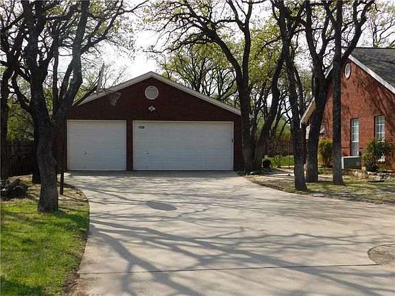 2nd image of 1208 Shady Ln N