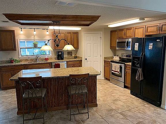 4th image of 643 Orange Tree Dr #643