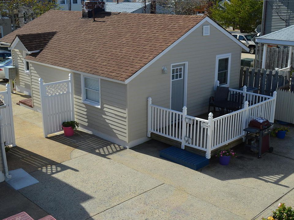 1st image of 228 Blaine Ave