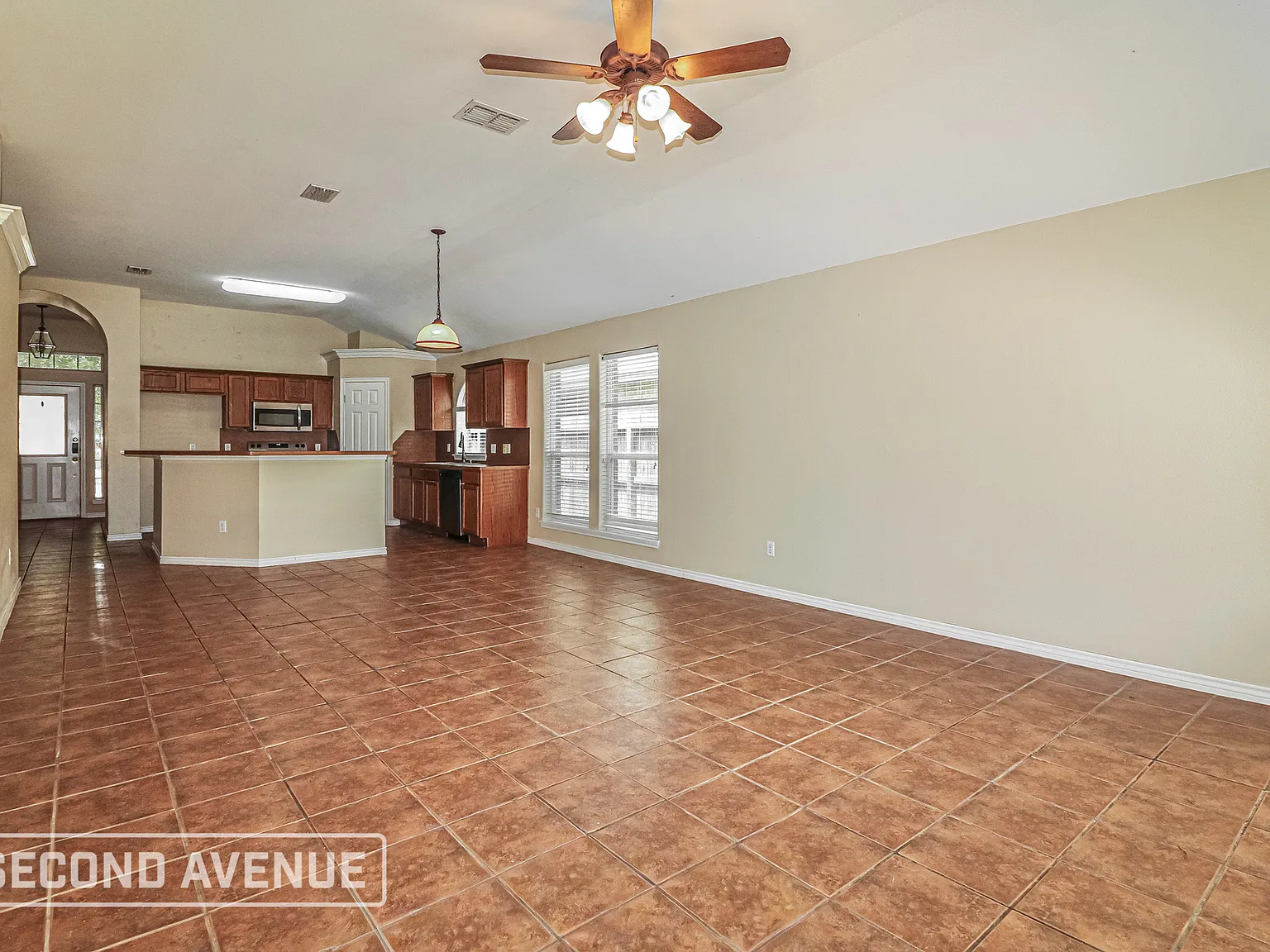 3 bed, 2.0 bath, 1702 sqft, $1,795 — Photo 3