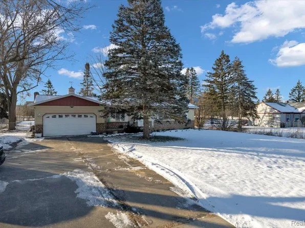 4354 E Atherton Rd, Burton, MI 48519