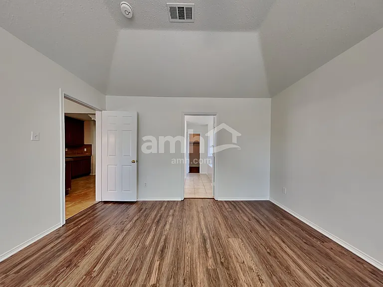 1311 Calvert Dr — Photo 13