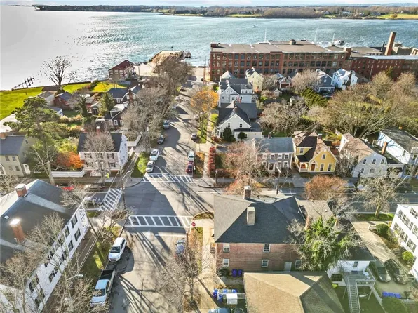31 Constitution St, Bristol, RI 02809