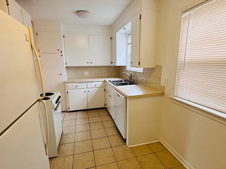 3010 W 47th Ter — Photo 12