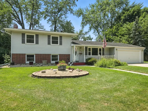 780 Williams Ct, Crown Point, IN 46307