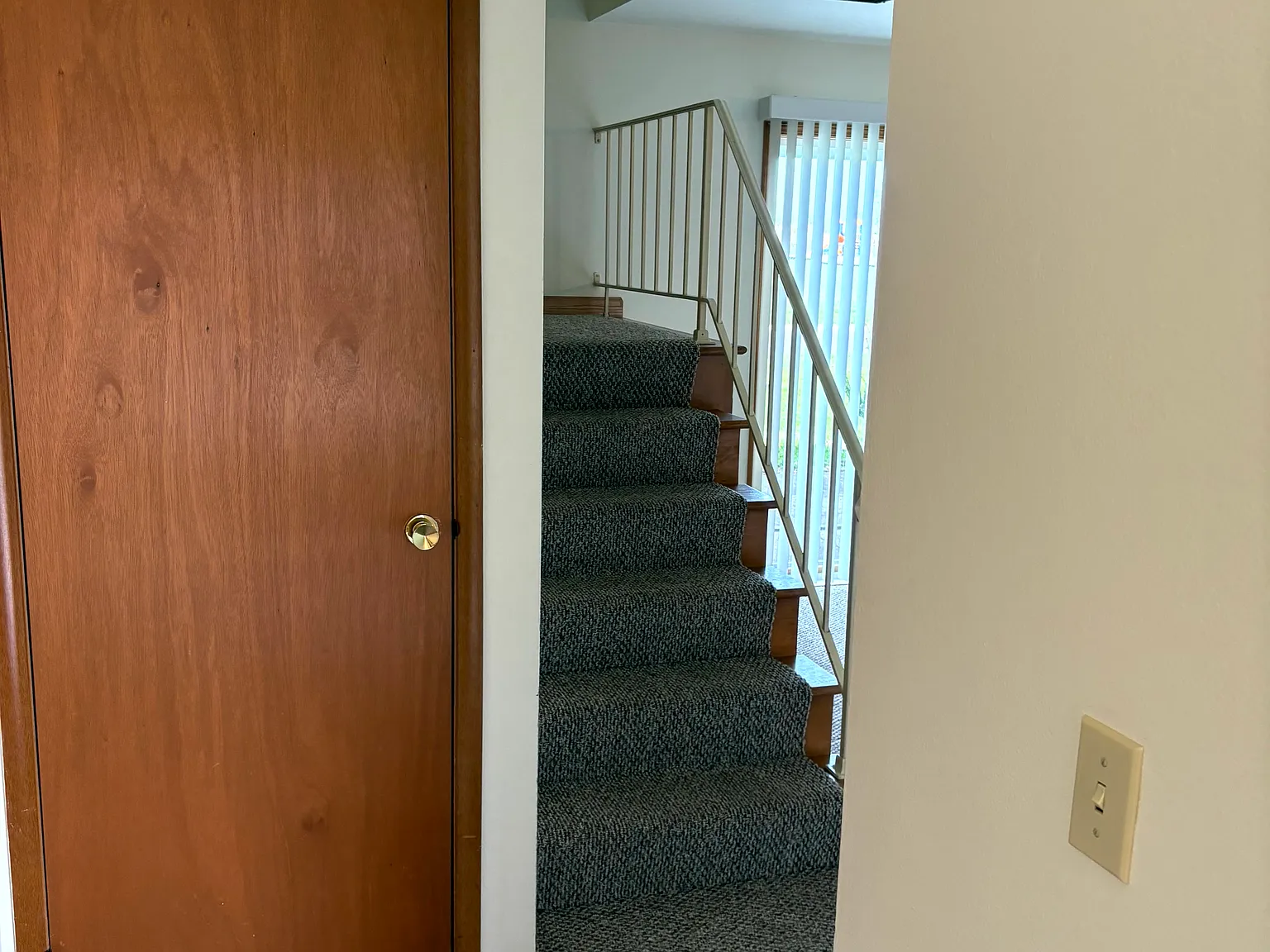 3 bed, 1.5 bath, 1200 sqft, $1,300 — Photo 3