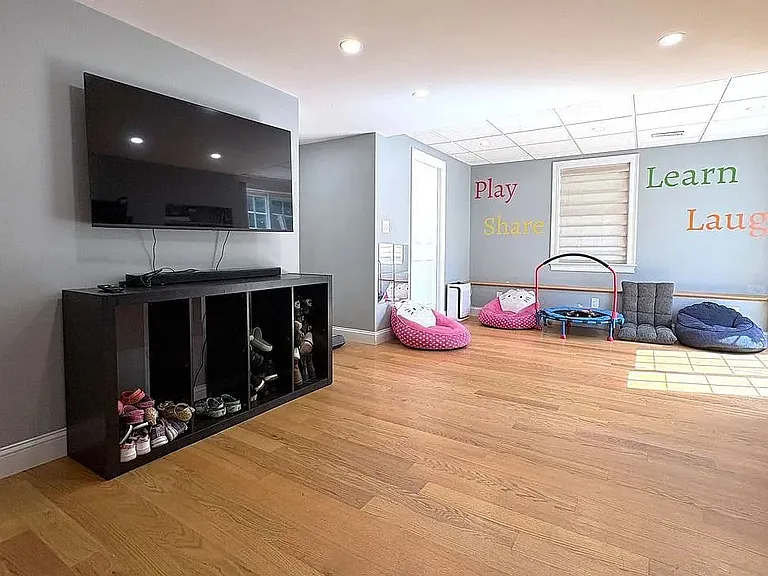 6 Dickson Ave — Photo 22