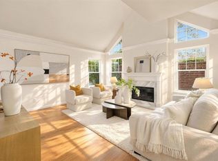 2131 Avy Ave, Menlo Park, CA 94025