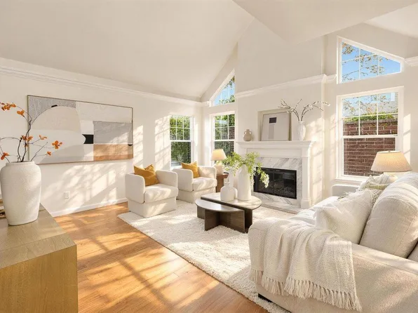 2131 Avy Ave, Menlo Park, CA 94025