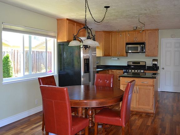 4th image of 1026 Palisade Ct