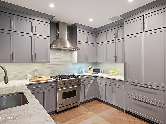 3rd image of 233 W 26th St APT 8E