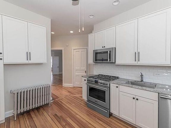 3rd image of 326 W Dickens Ave Unit T24
