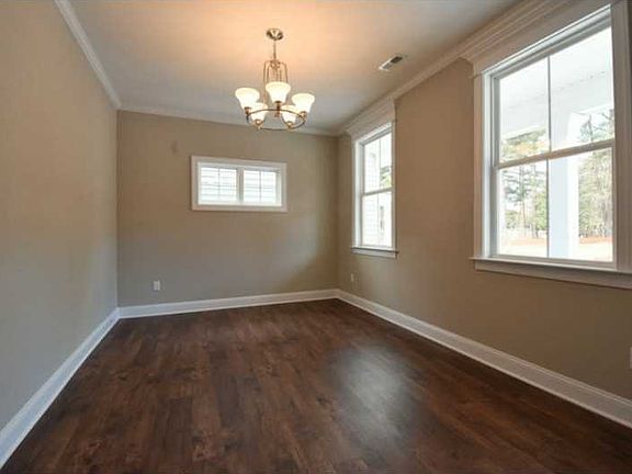 4th image of 111 Bedford Pl