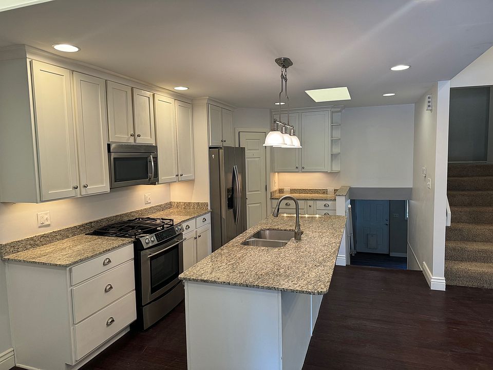 Newly remodeled kitchen with Jenn Air appliances and Granite countertops