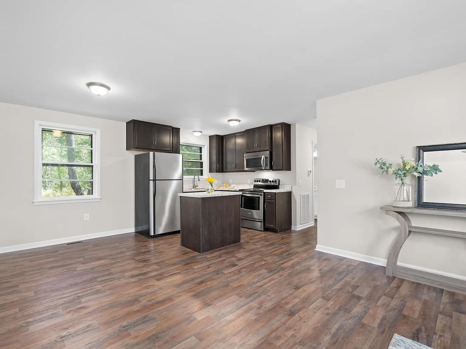 609 Hamilton St — Photo 2