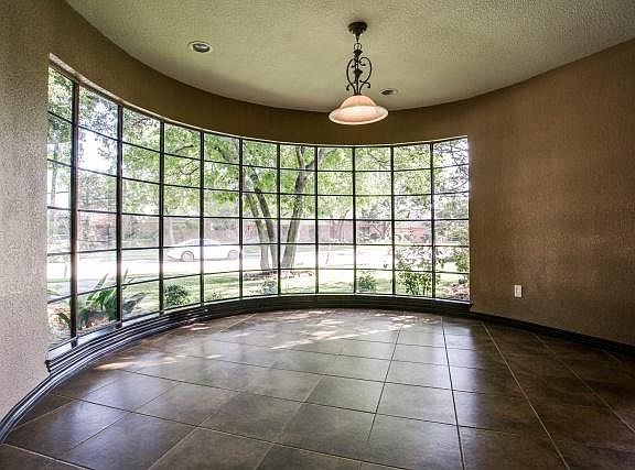 4th image of 2504 Evans Dr
