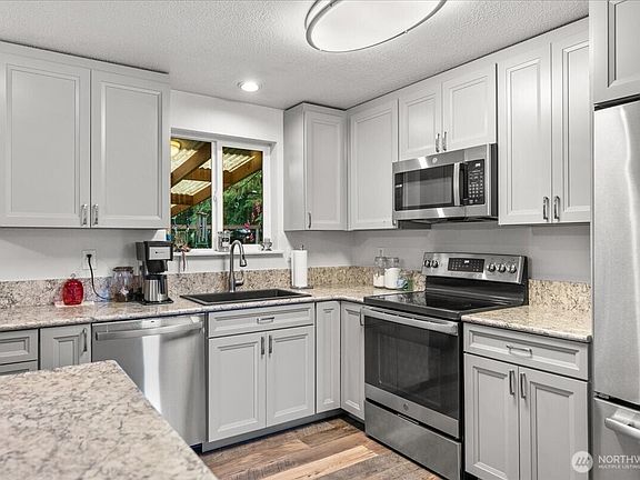 5th image of 12025 220th Avenue Ct E