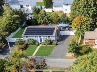 104 19th St, Wading River, NY 11792