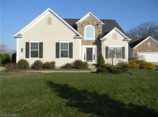 593 Dover Dr, Aurora, OH 44202