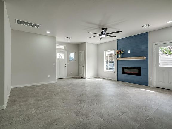 3rd image of 1120 SE 39th St