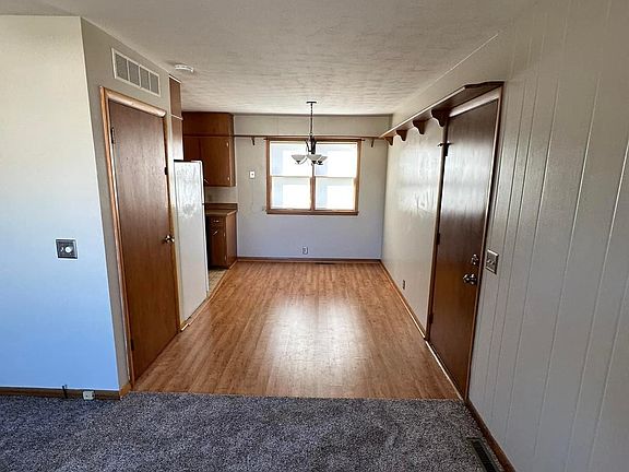 4th image of 527 Berkshire Dr