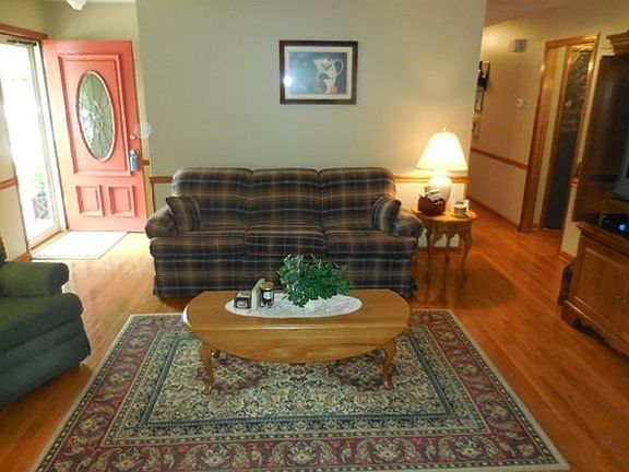 5th image of 17 Wooddale Dr