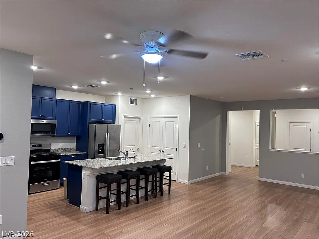 3 bed, 2.5 bath, 1852 sqft, $2,500 — Photo 4