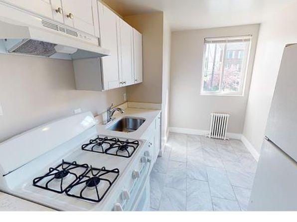 2826 Hartford St SE #104