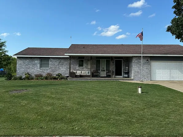 2242 Nancy Ln, Saint Joseph, IL 61873