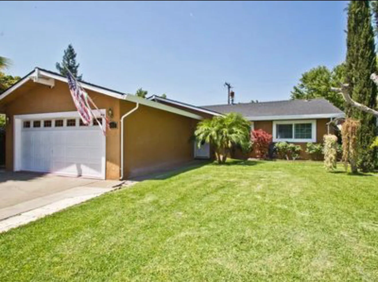 4 bed, 1239 sqft, $2,800 — Photo 1