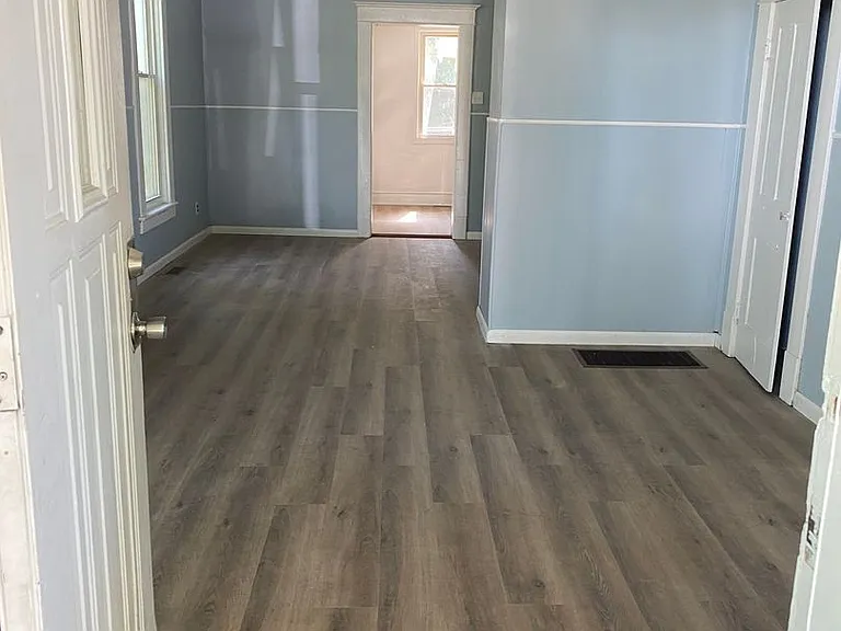 708 N Mulberry St — Photo 1