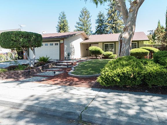 2nd image of 1097 Clematis Dr
