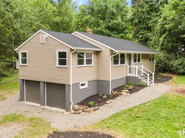 35 Columbine Drive, Trumbull, CT 06611