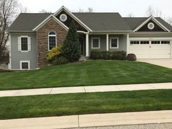 5262 Naples Cedar Dr SW, Wyoming, MI 49519