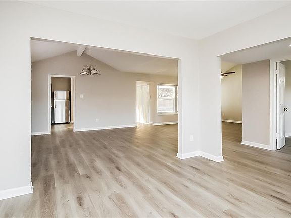 5th image of 6818 Vickie Springs Ln