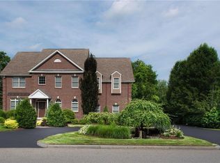 22 Red Brook Xing, Lincoln, RI 02865
