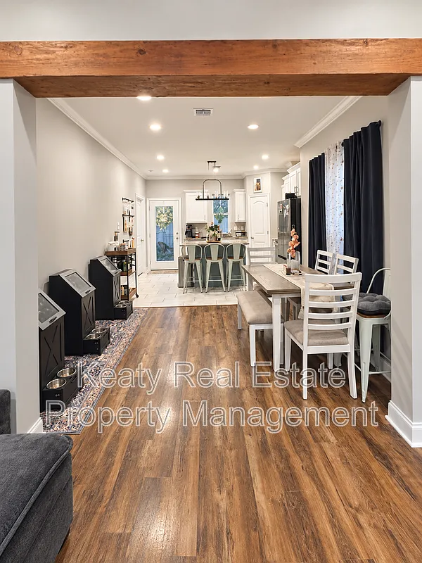 3 bed, 2.0 bath, 1590 sqft, $2,100 — Photo 3