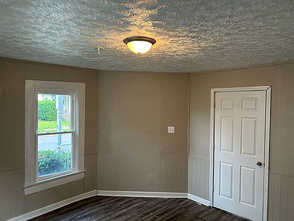 4th image of 518 Montgomery St
