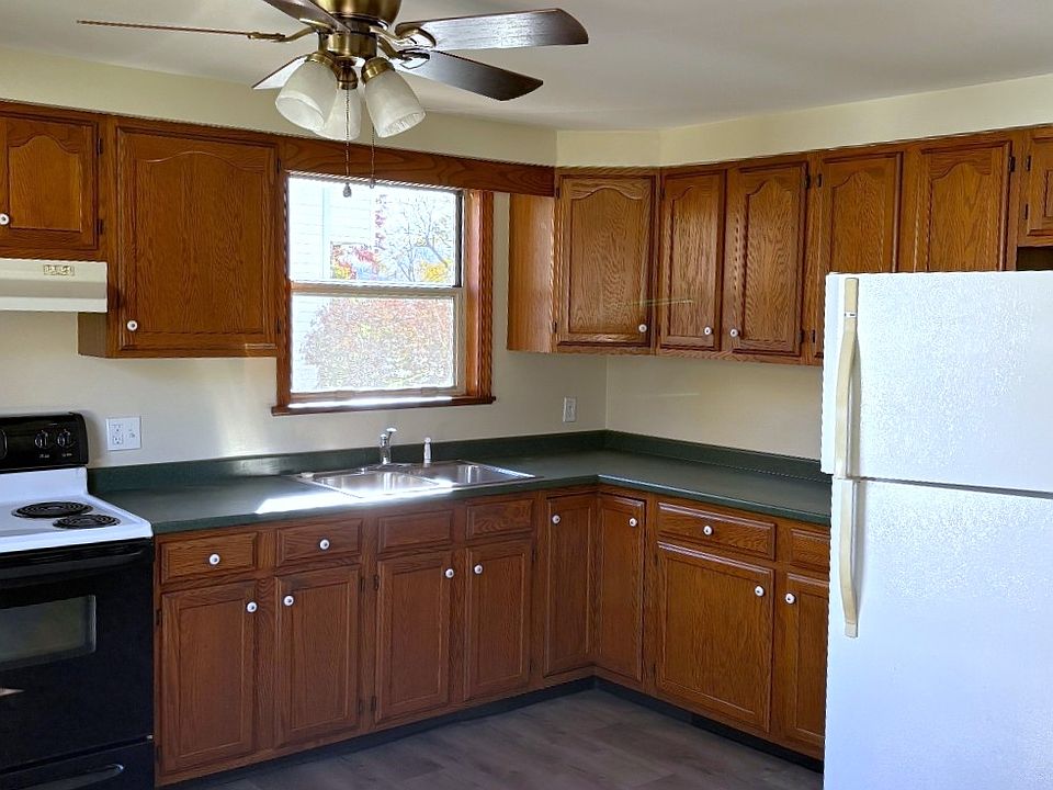 1st image of 33 Bert Rd #2