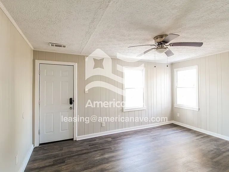 711300_002_wm_-_living_room_13525262.jpg