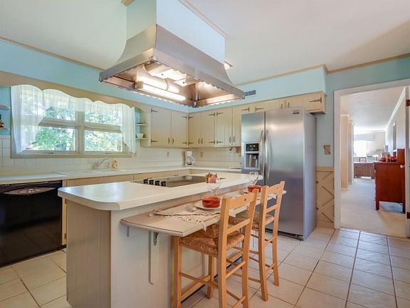 2nd image of 5615 Crestview Dr