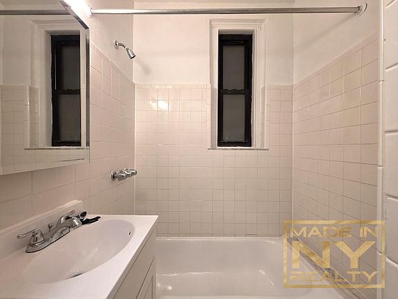 4th image of 25-23 31st Ave #D25
